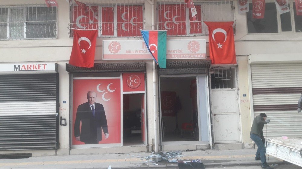 Mhp Bismil İ̇lçe Başkanlığına Saldırı: Camları Kırıp Kayıplara Karıştılar