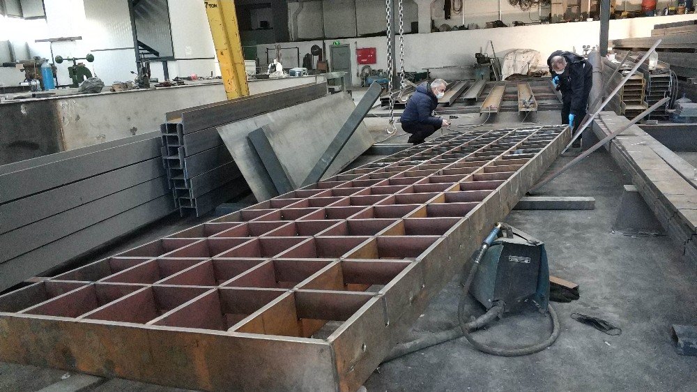 Üzerine 2 Ton Platform Izgara Düşen İşçi Ağır Yaralandı
