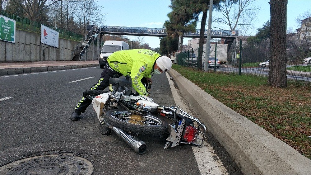 Samsun’da Motosiklet Devrildi: 1 Yaralı