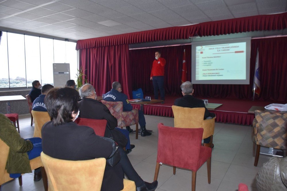 Buharkent’te İlk Yardım Semineri Verildi