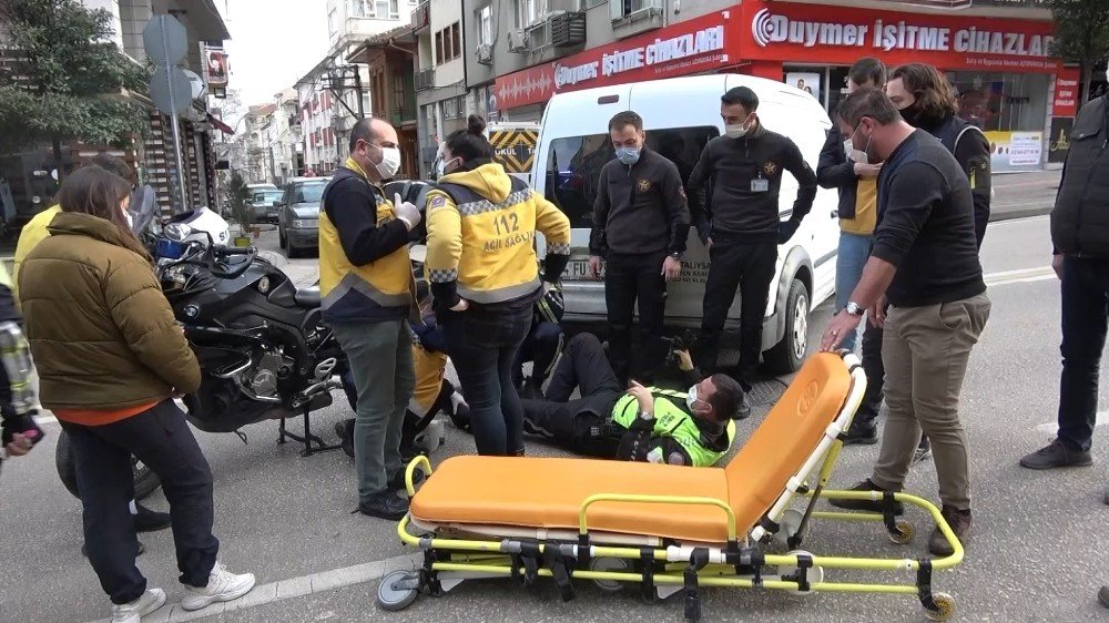 Kısıtlamada Hatalı Dönüş Yaptı, Motosikletli Polise Çarparak Yaraladı