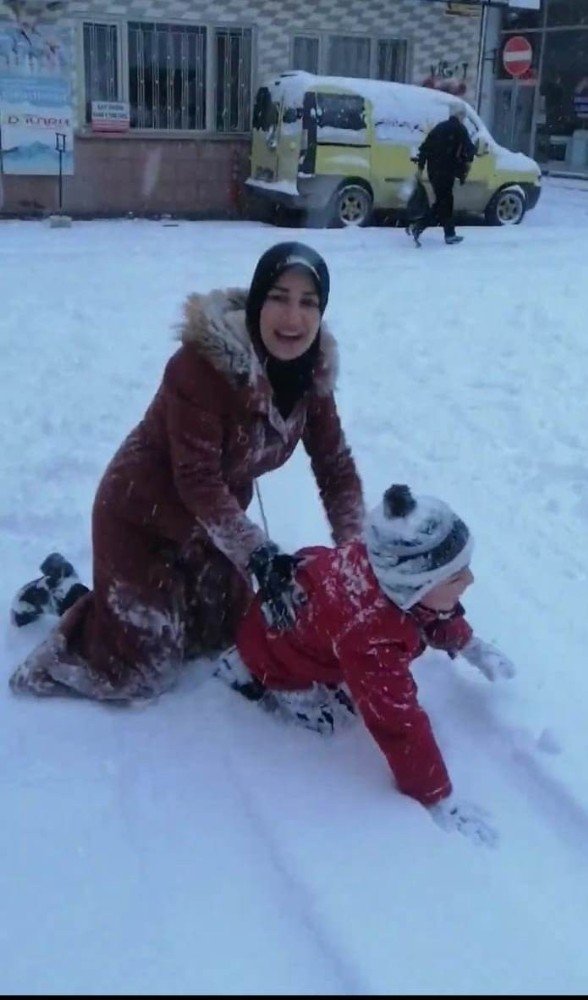 Karın Keyfini Çocuklar Sürdü