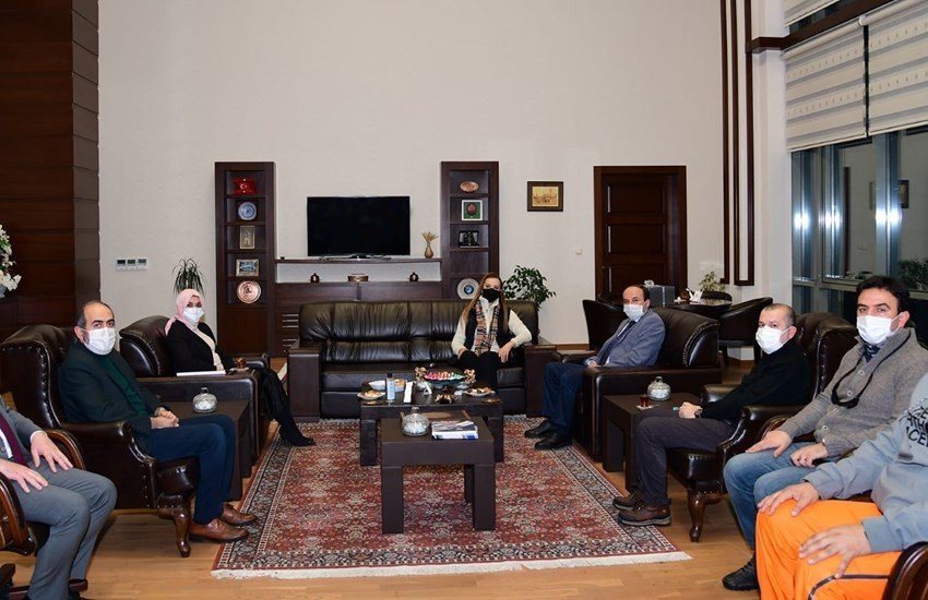 Dokuz Eylül Üniversitesi Rektörü Prof. Dr. Hotar’dan Etü Rektörü Prof. Dr. Bülent Çakmak’a Ziyaret