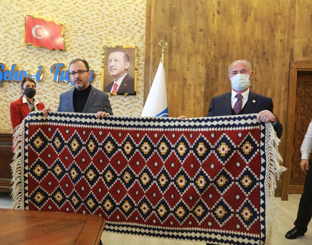 Bakan Kasapoğlu’ndan Tuşba Belediyesine Ziyaret