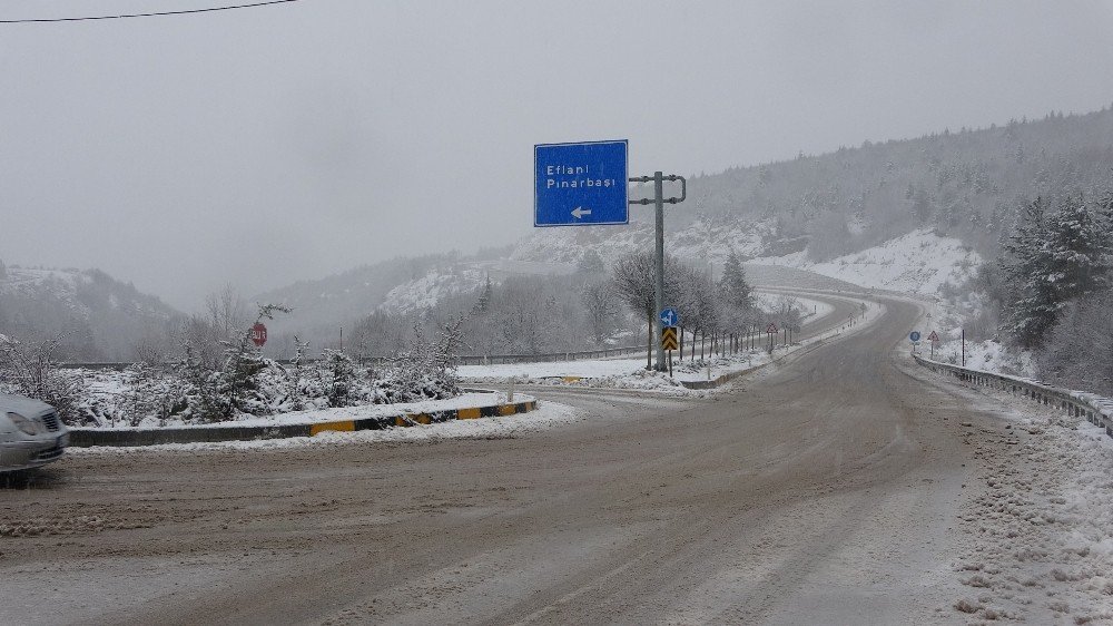 Şehir Merkezinde Yağmur, Yüksek Kesimlerde Kar Etkili Oluyor