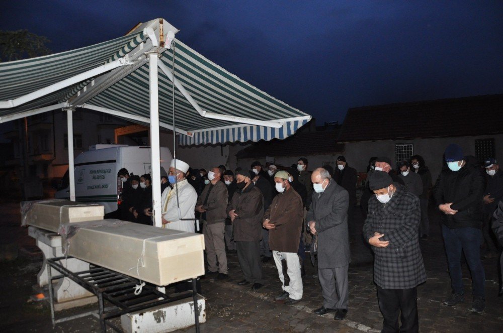 Yangında Ölen Hemşire Anne Ve Kızına Acı Veda