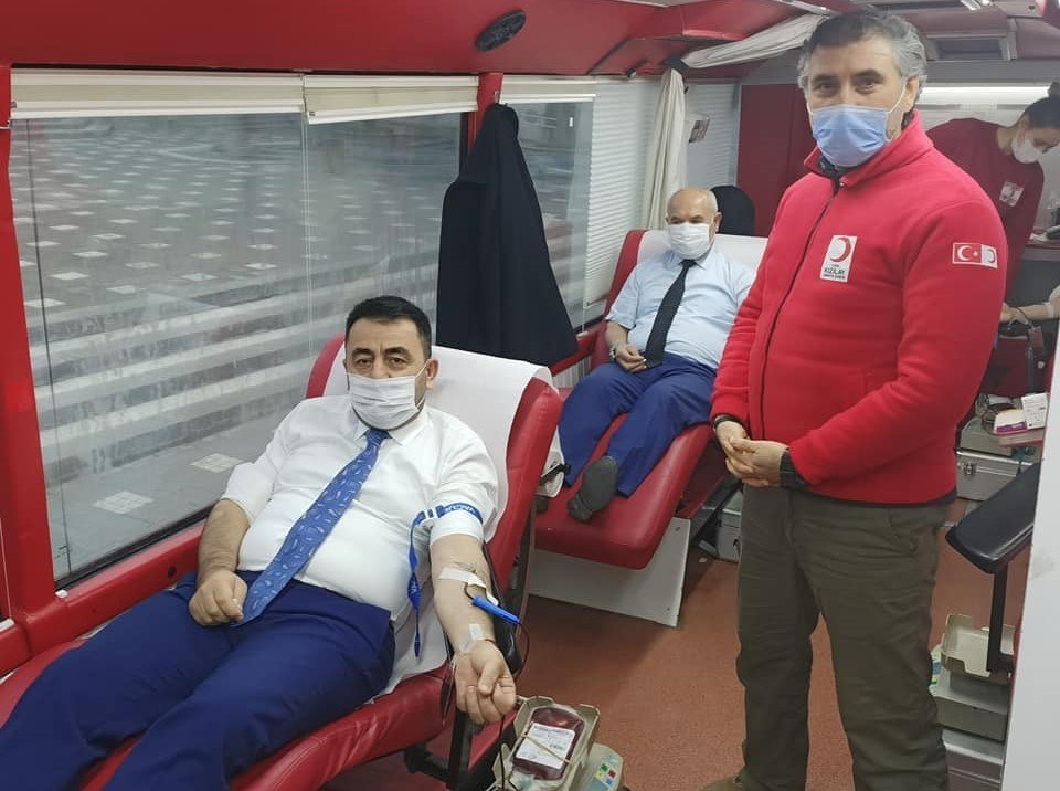 Müftü Ayvaz Ve Personelinden Kızılay’a Kan Bağışı