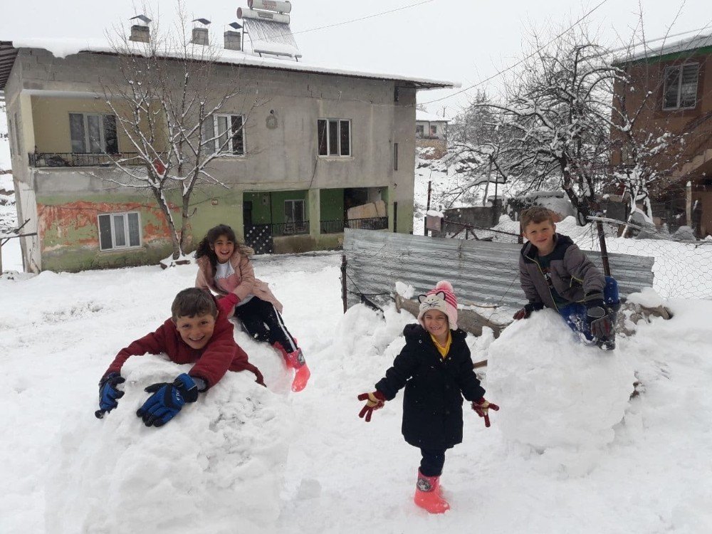 Çileye Dönüşen Kar Çocukları Sevindirdi