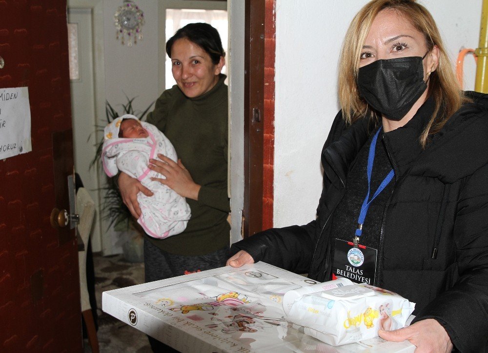 Talas’tan Bebek Sahibi Olan Ailelere “hoş Geldin” Paketi