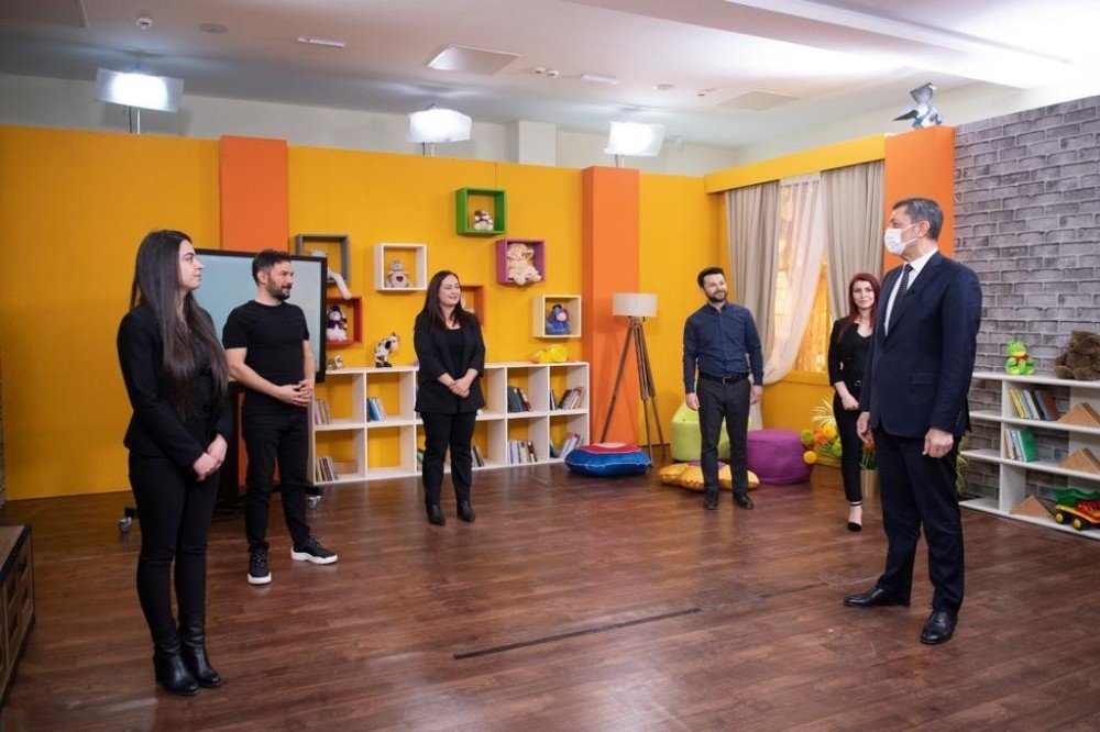 Eba Tv Öğretmenlerinden Rekor: 10 Ayda 10 Bin Ders Videosu