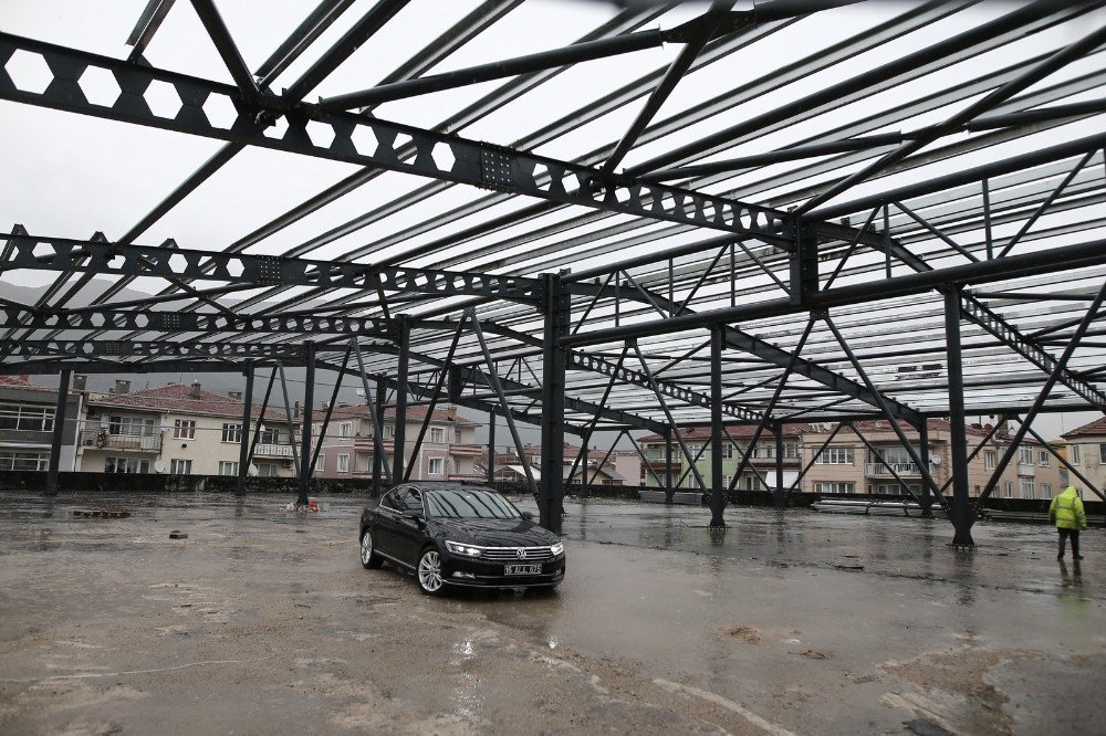 Bursa’da Katlı Otoparkın Çatısı Spor Salonu Oluyor