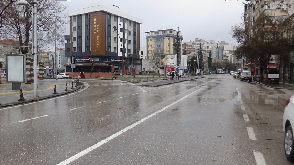 Gaziantep’te Cadde Ve Sokaklar Boş Kaldı