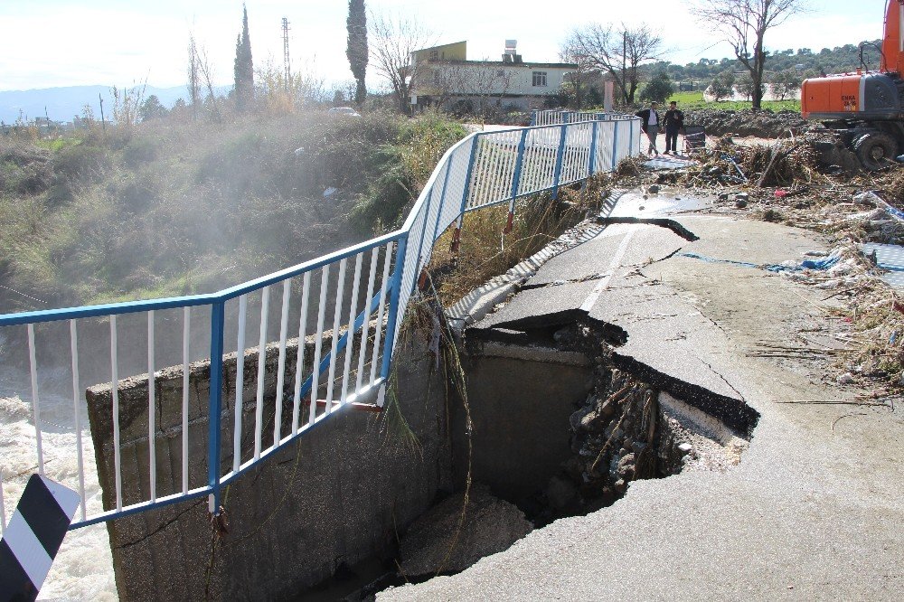 Hatay’da Aşırı Yağışta Köprü Çöktü