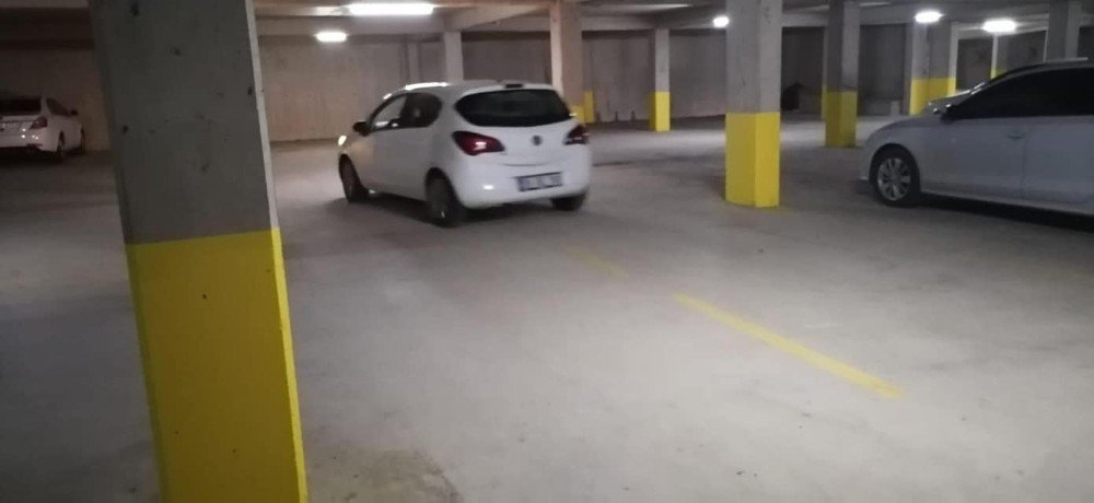 Savcının Otomobiline "arabayı Koyduğunuz Alan Yol Geçişi" Notu Bırakan Şahsa Gözaltı