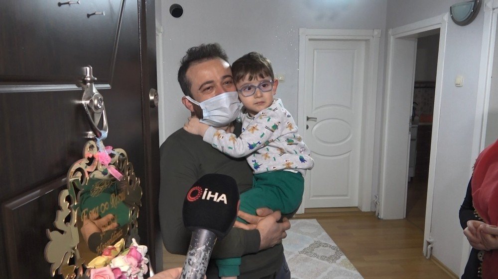 Polisten 5 Yaşındaki Çocuğa Doğum Günü Sürprizi