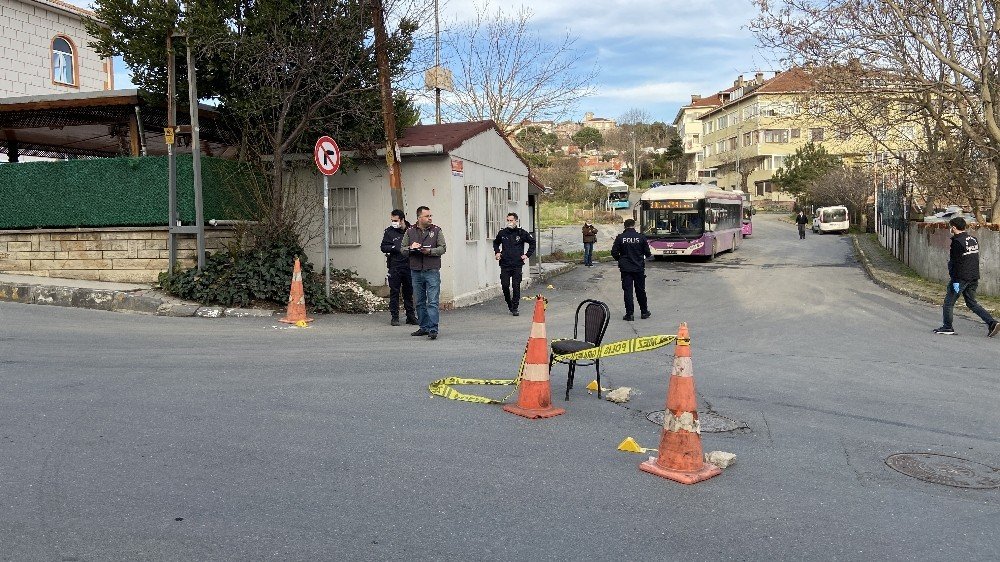 Durakta Otobüs Beklerken Kurşun Yağmuruna Tutuldu