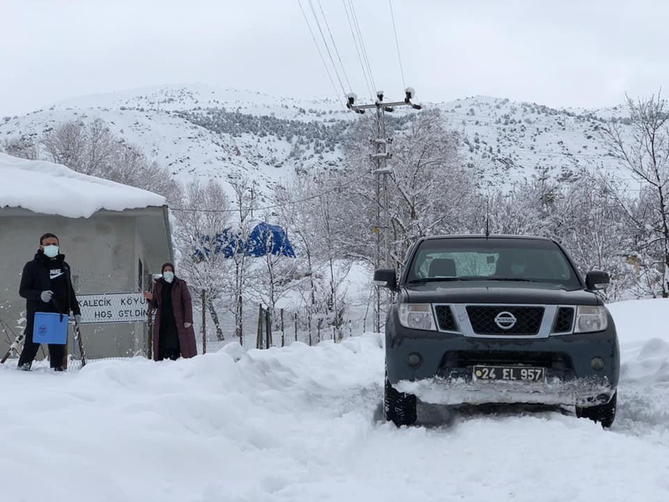 Vefakar Sağlıkçılar Aşı İçin Karlı Yolları Aştılar
