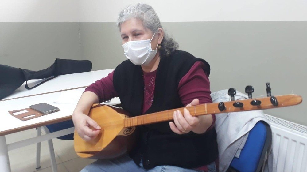 Yunusemre İle Bağlama Öğreniyorlar