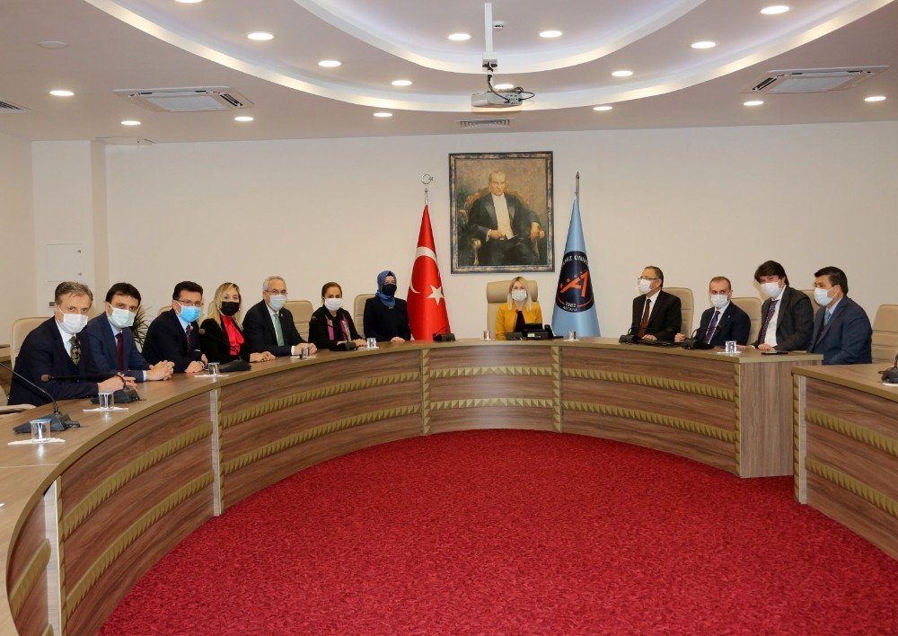 Aü Rektörü Özkan, Ak Partili Heyeti Ağırladı