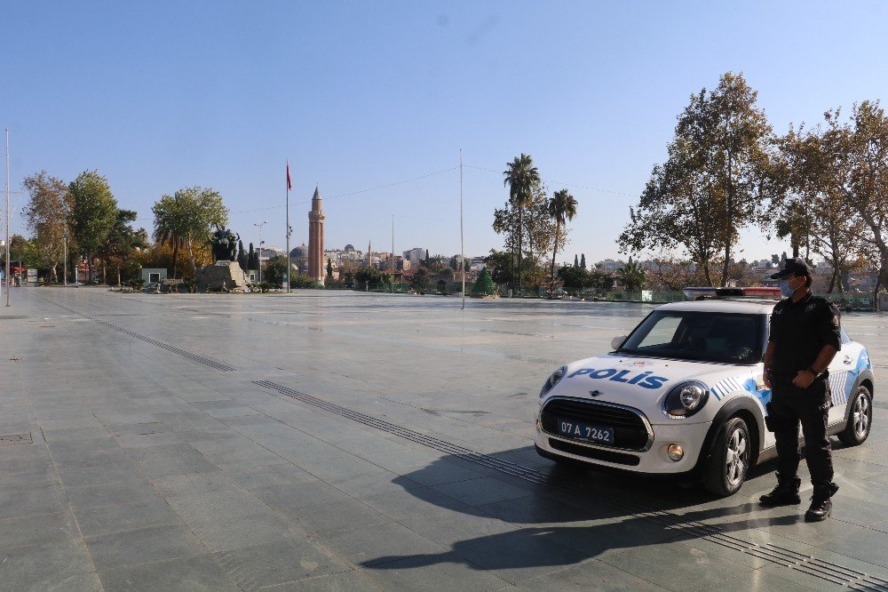 Hafta Sonu Kısıtlamayı İhlal Eden 493 Kişiye Ceza Yağdı
