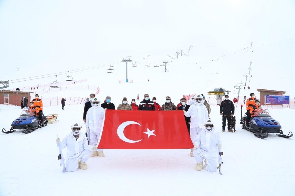 Jak Timleri, Kayak Merkezinde Tatbikat Gerçekleştirdi
