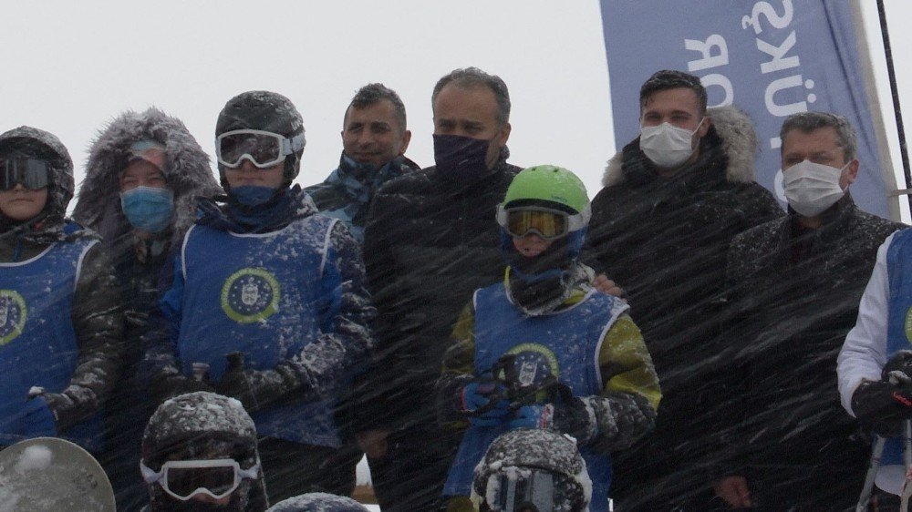 Çocukların Uludağ’da Kayak Ve Snowboard Heyecanı