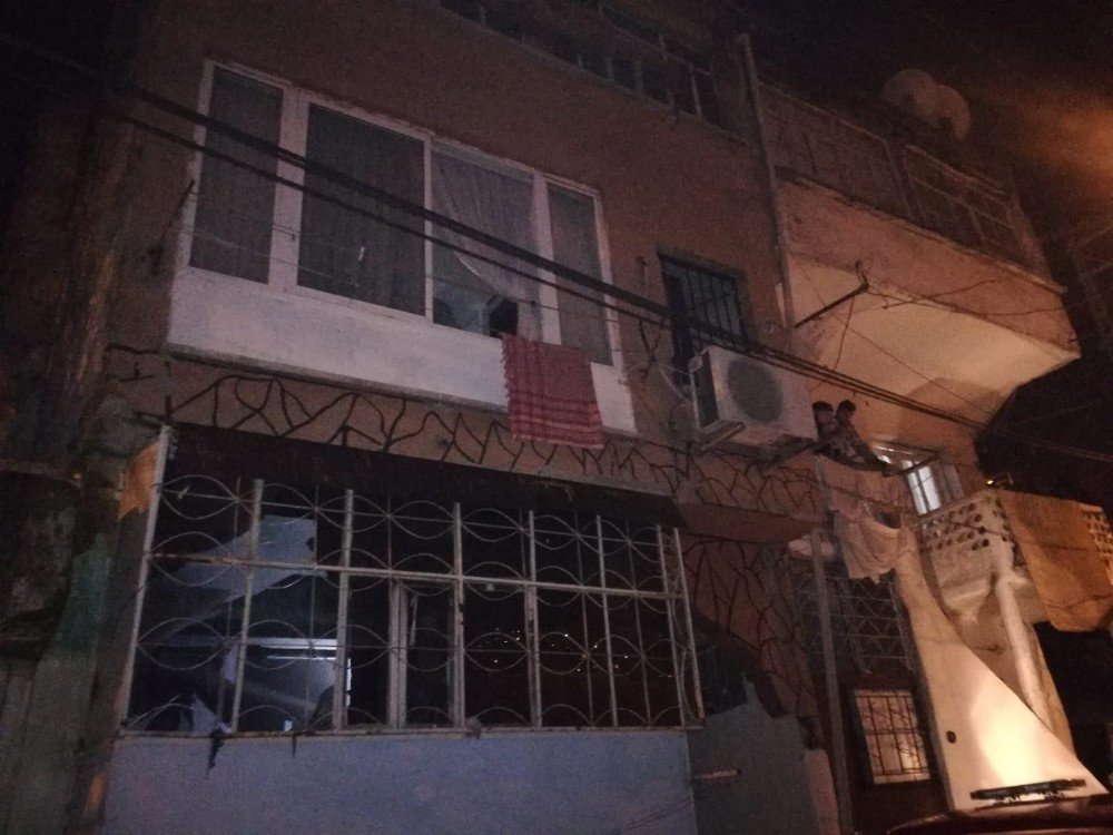 İ̇zmir’de Bir Kişi Evini Ateşe Verip Kaçtı