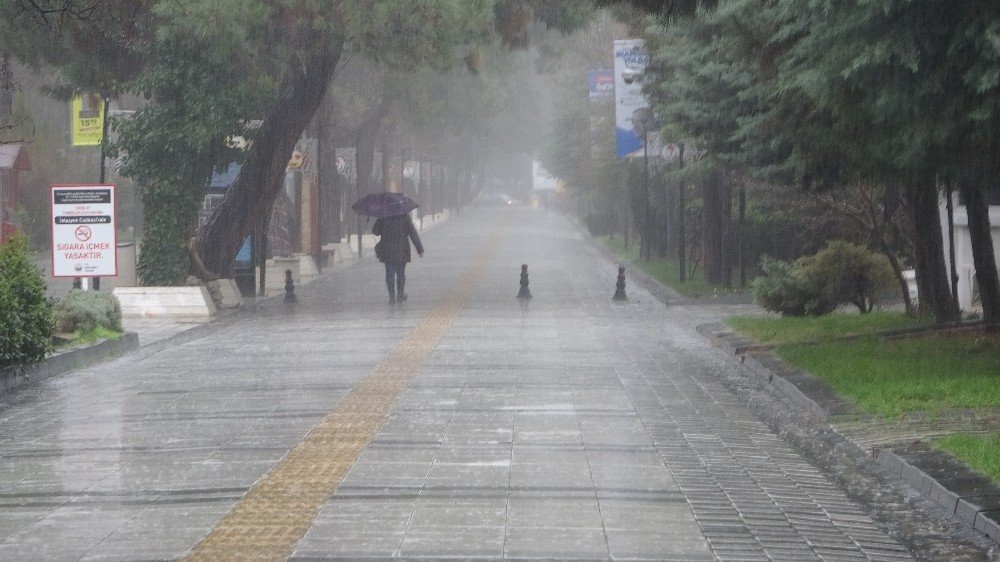 Kırklareli’nde Sağanak Etkili Oluyor