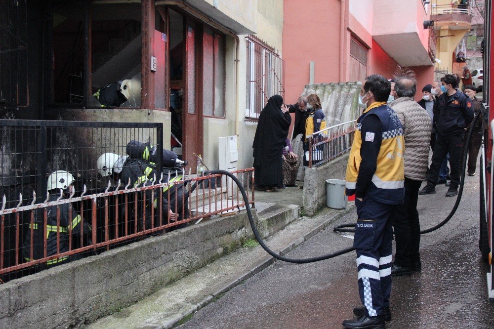 Klimadan Çıkan Yangın Evi Küle Çeviriyordu
