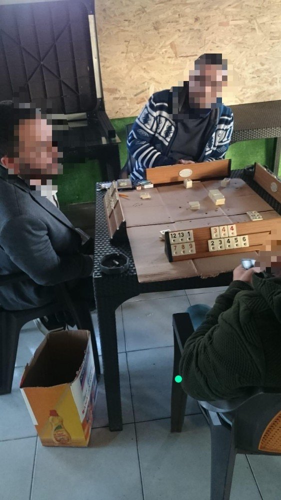 Kısıtlamada Oyun Masasında Yakalandılar