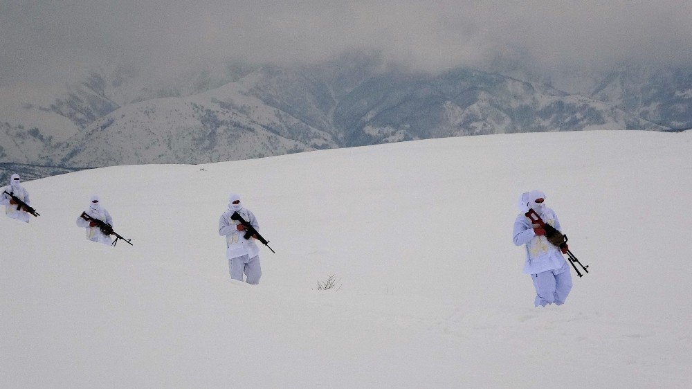 Şenyayla’yı Teröristlere Dar Eden Kahramanlar, Dondurucu Soğukta Vatan Nöbeti Tutuyor