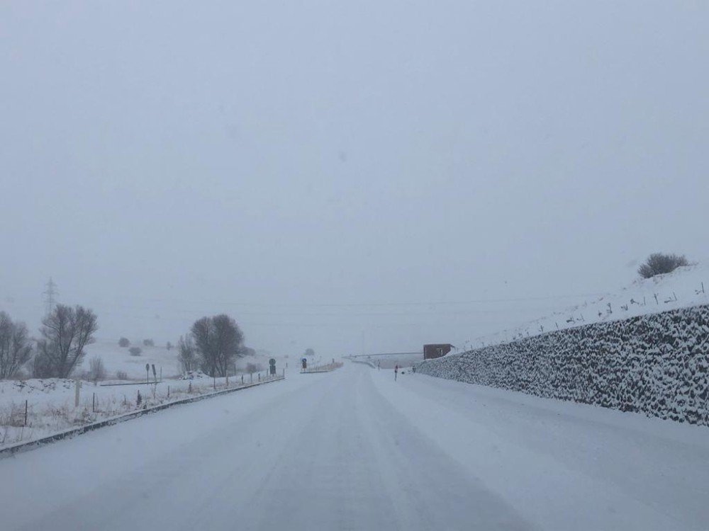 Tunceli’de Ulaşıma Kapalı 130 Köy Yolunda Çalışmalar Sürüyor