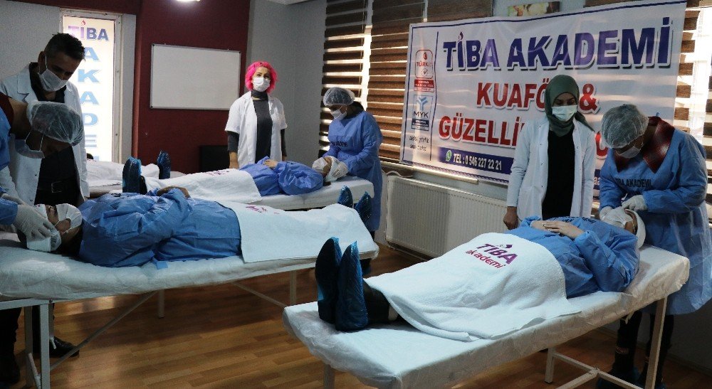 Tiba Akademi’den Kalıcı Makyaj Eğitimi