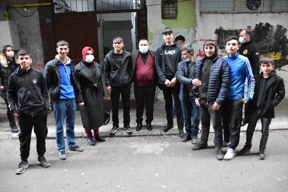 Başkan Beyoğlu, 22 Ayda 2 Bin 400 Haneye Misafir Oldu