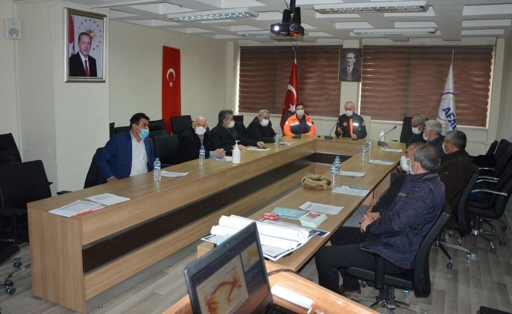 Bayburt’ta Muhtarlara ‘afet Farkındalığı Eğitimi’ Verildi