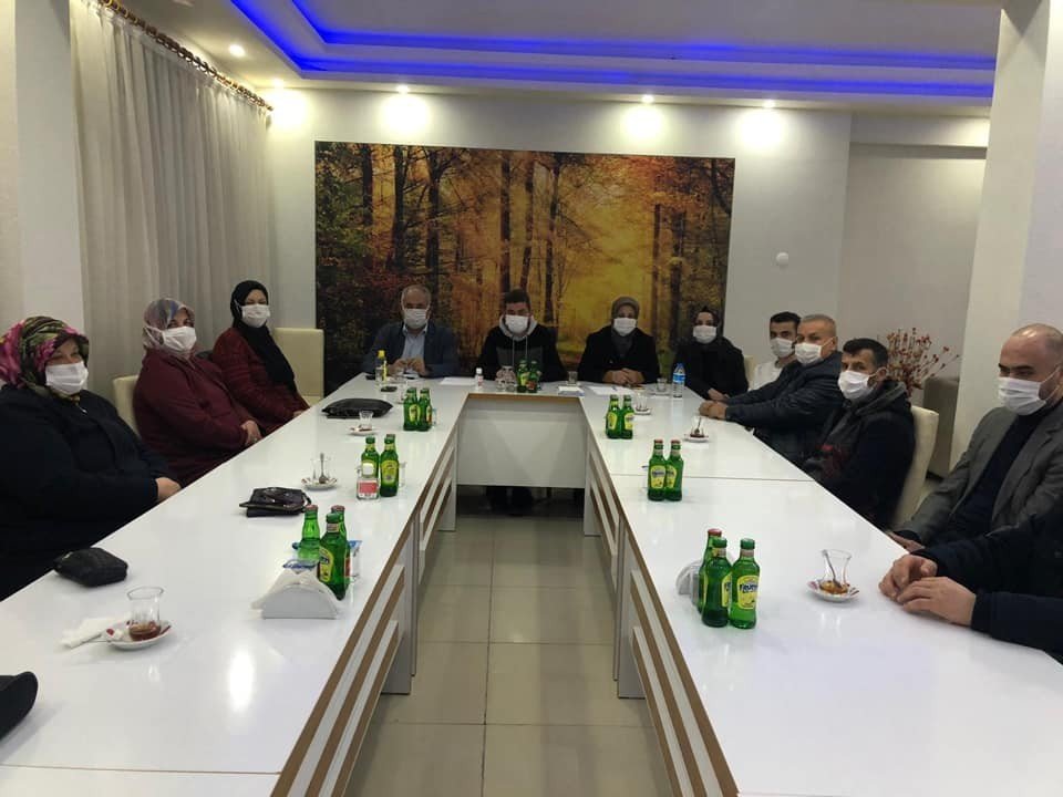 Belediye Başkanı Yaman, Ak Parti Teşkilatıyla Bir Araya Geldi