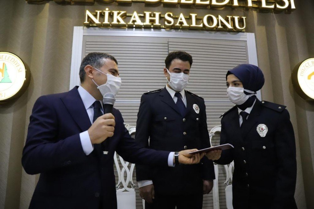 İ̇çişleri Bakanı Soylu, Telekonferansla Nikah Törenine Katıldı