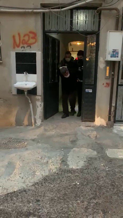 İ̇zmir’de Suç Örgütü Operasyonu: 27 Gözaltı