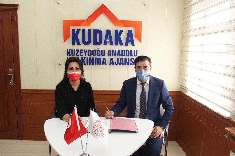 Kudaka’dan İ̇spir Hanımeli Kooperatifi’ne Markalaşma Desteği
