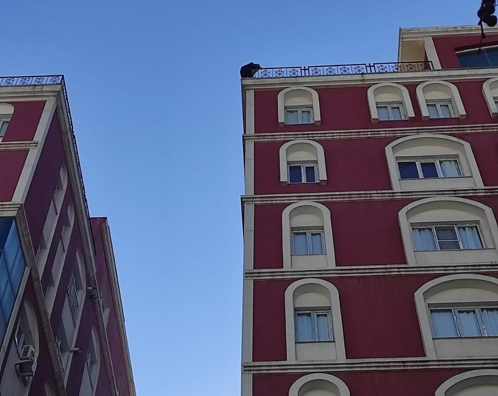 Kız Arkadaşı Sosyal Medya Hesaplarından Engelleyince İntihara Kalkıştı
