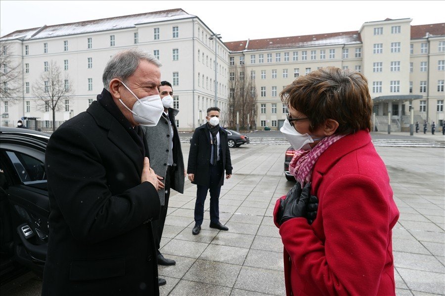 Milli Savunma Bakanı Akar, Alman Mevkidaşı Karrenbauer İle Görüştü