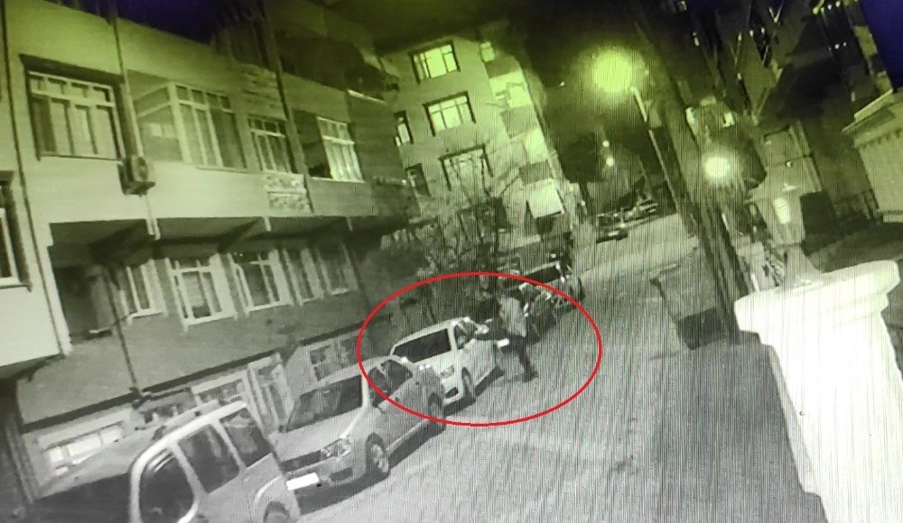 Mahalle Mahalle Gezerek Otomobilleri Böyle Parçaladılar