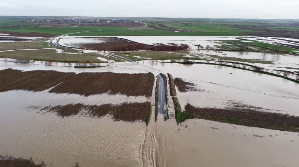 Tekirdağ’da Yollar Ve Tarlalar Sular Altında Kaldı