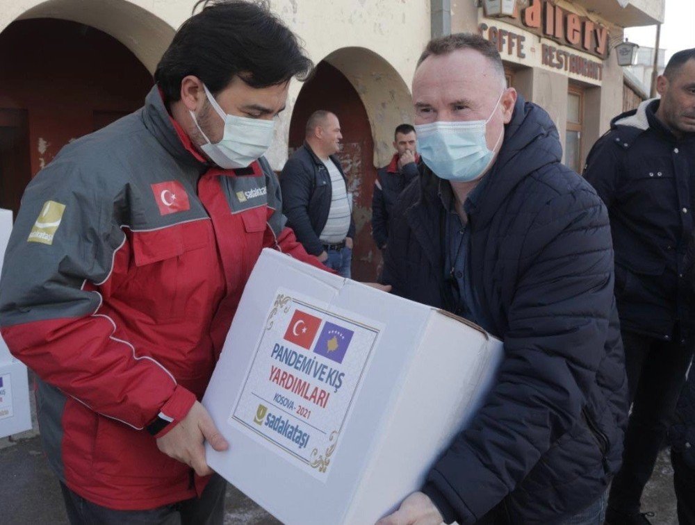 Türk Hayırseverlerden Kosova’ya Gıda Ve Kömür Yardımı