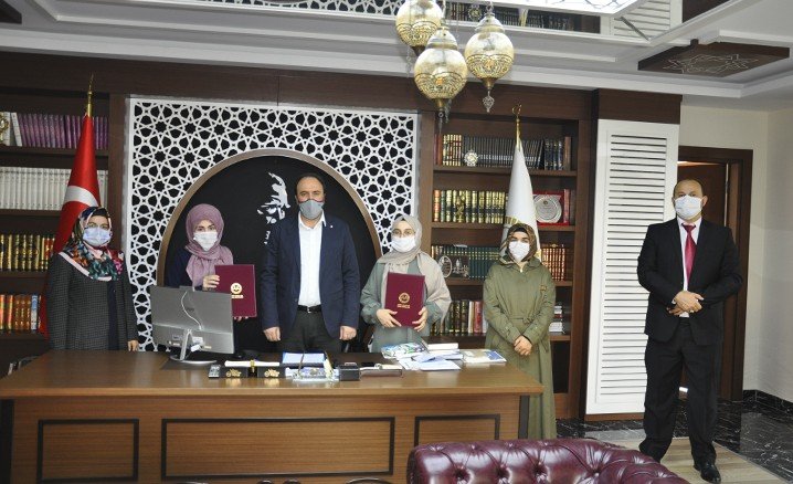 Hafızlığını Uzaktan Tamamlayan Öğrencilere Belgeleri Verildi