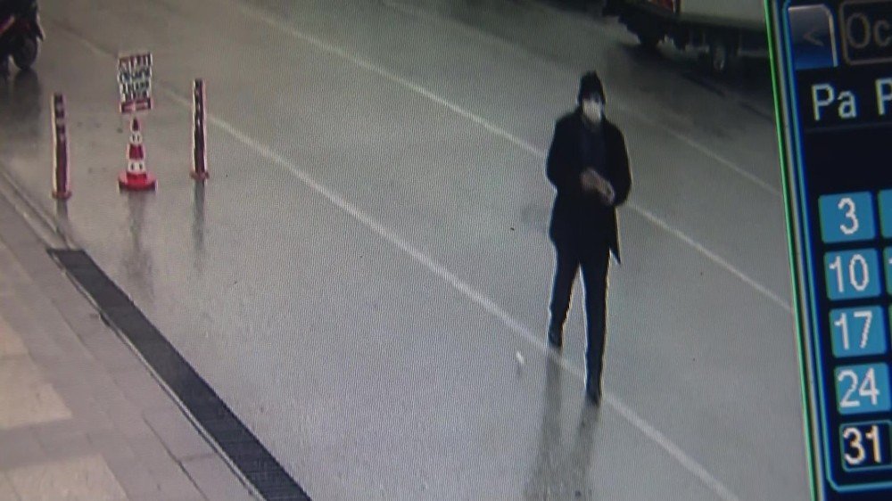Sokak Sokak Aradığı Altınlarına Haberlerde Görünce Kavuştu