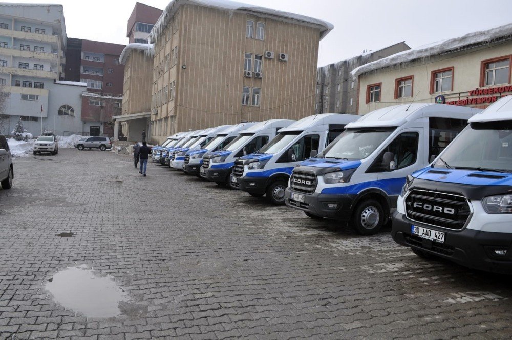 Yüksekova’da 14 Şehir İçi Minibüs Hizmete Başladı