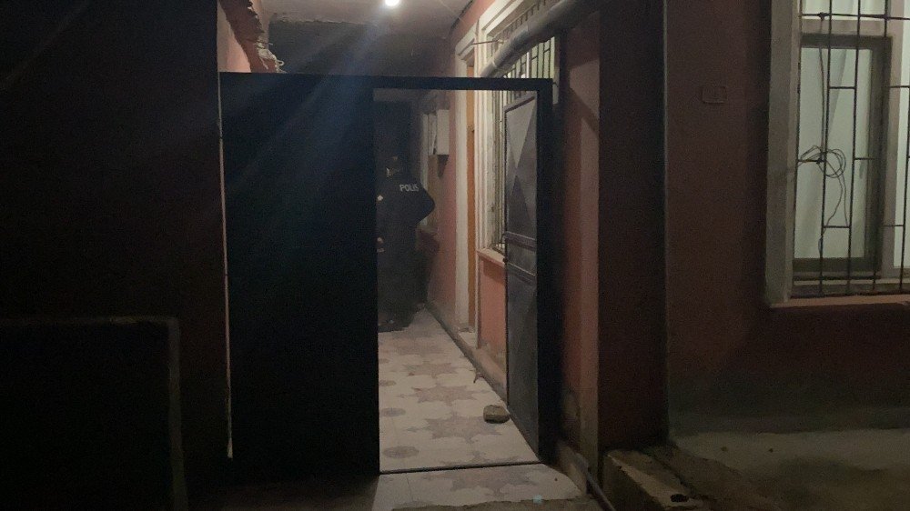 Hatay’da İddiaya Göre Rus Ruleti Oynayan Kişi Silahın Patlaması Sonucu Ağır Yaralandı