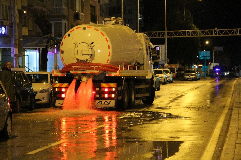 İ̇zmir’de Selin İzleri Temizleniyor