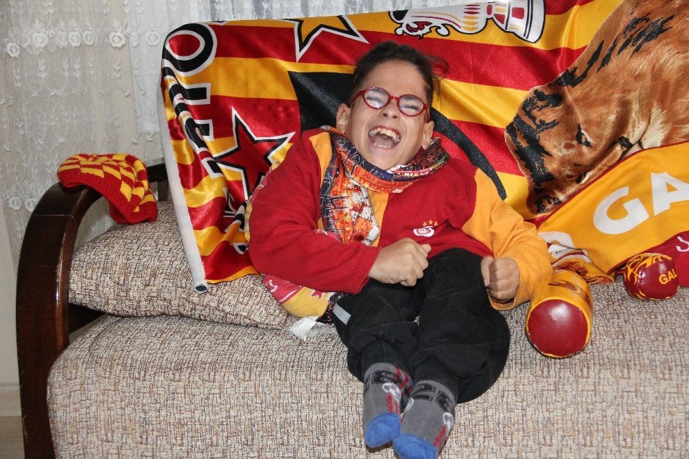 Engelli Minik Yusuf’un Tek Hayali Muslera İle Tanışmak